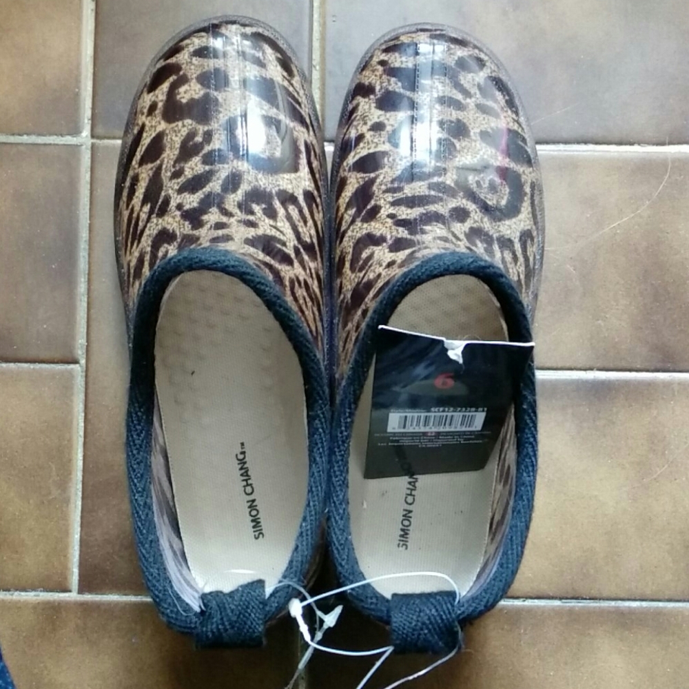 New Simon Chang Animal Print Cool Rubber Booties